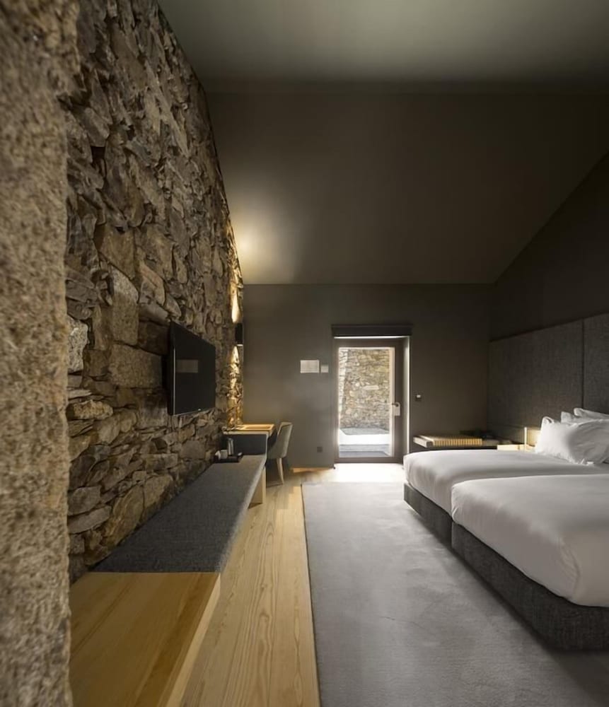 Vineyard, King Bed