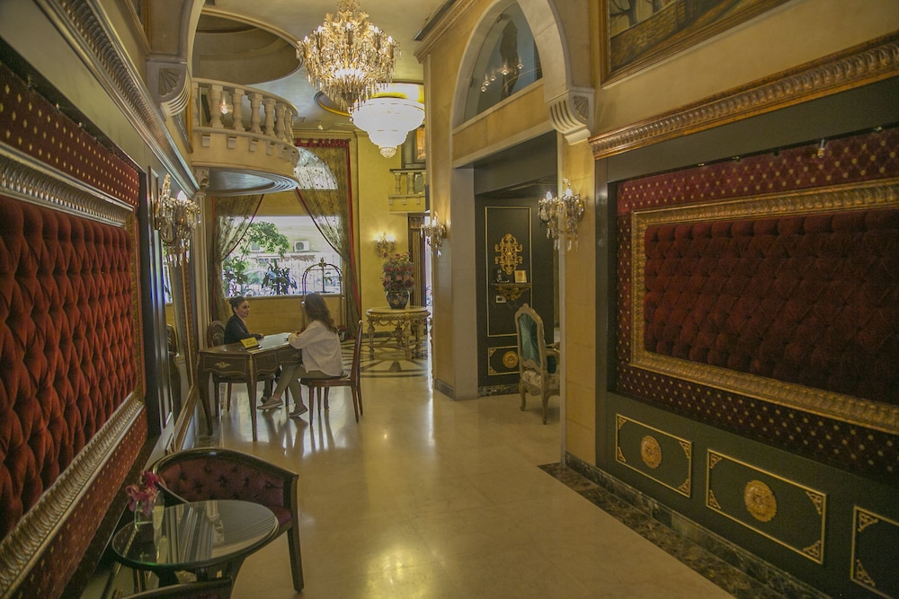 QUEENS SUITE HOTEL 48/61