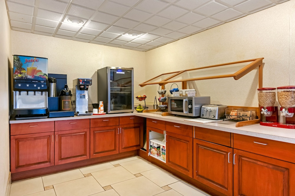 SureStay by Best Western Jacksonville Airport 28/54