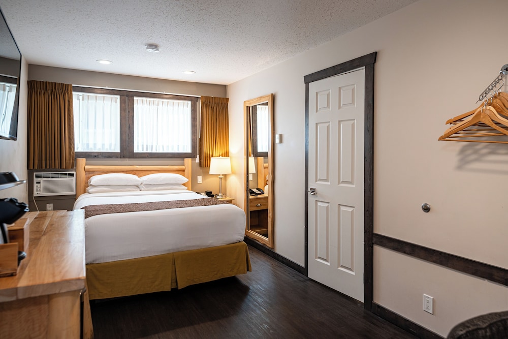 Swiss Chalet Motel 15/43