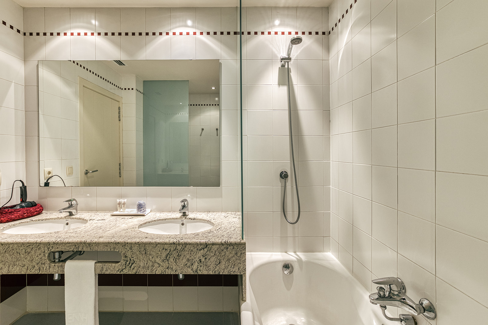 Emporium Hotel 35/42