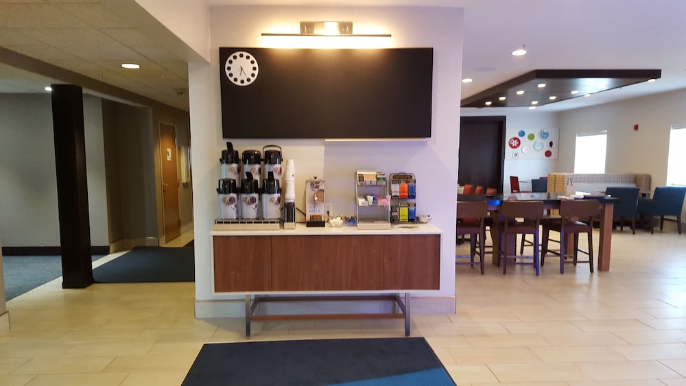 Holiday Inn Express Howe (Sturgis, Mi) 40/49