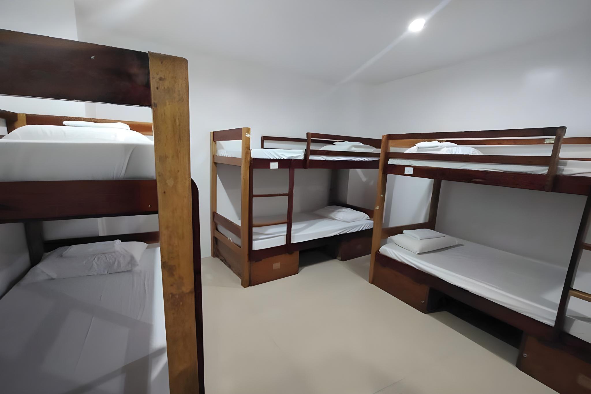 Mixed Dorm, 8 People