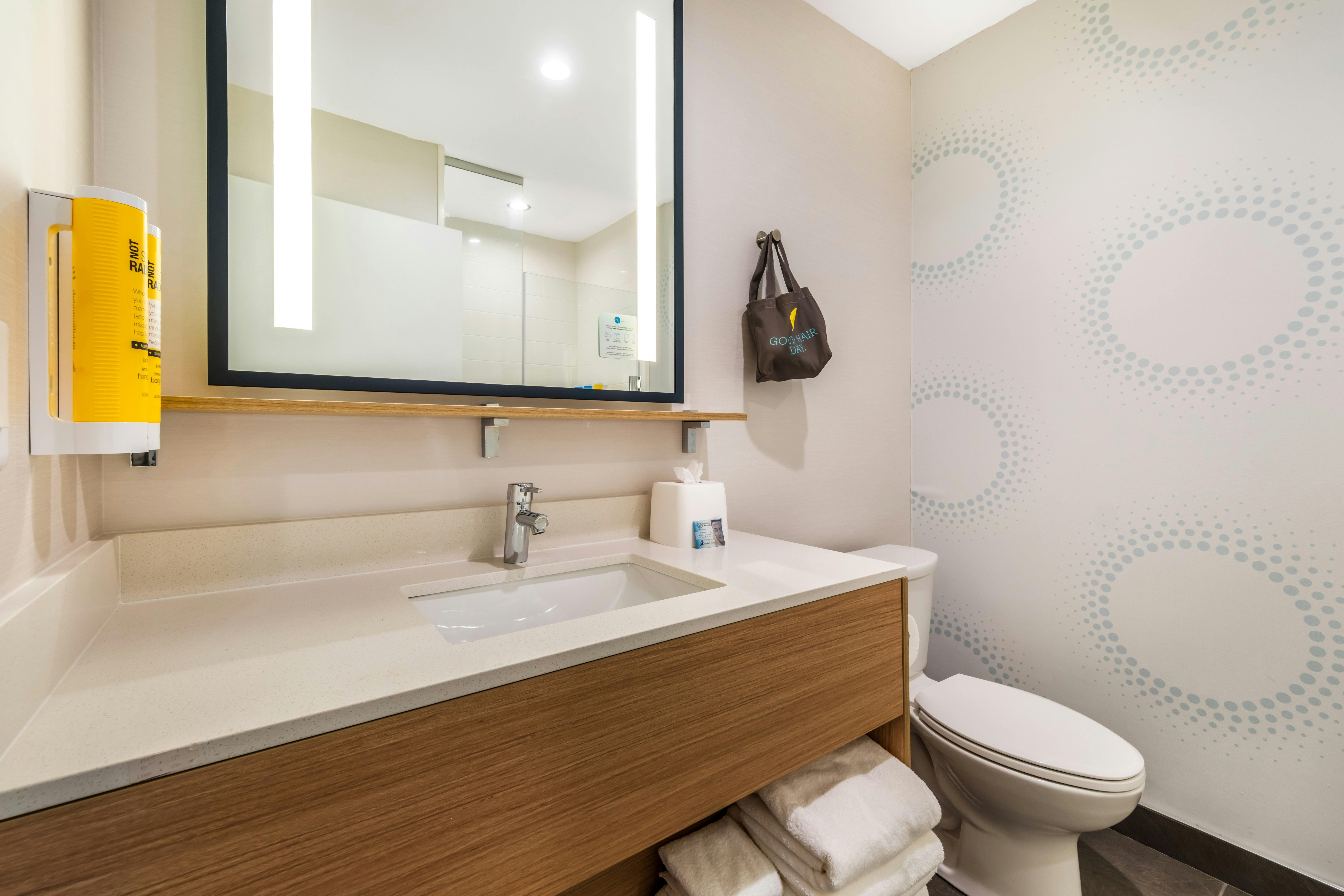 ROOM, KING BED, ACCESSIBLE