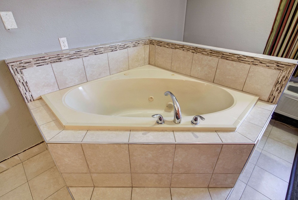 Econo Lodge Norfolk Airport 28/28