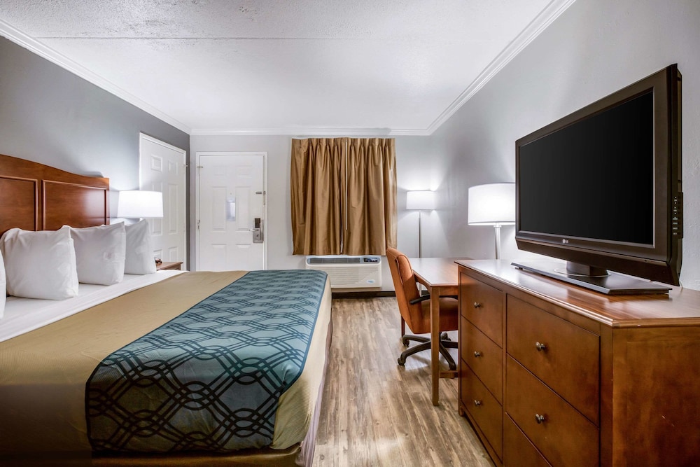 Travelodge by Wyndham Canton/Livonia Area, MI 22/38