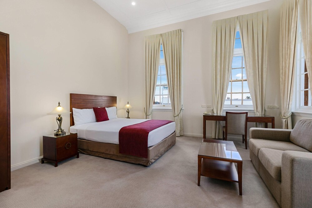 Heritage, Queen Bed