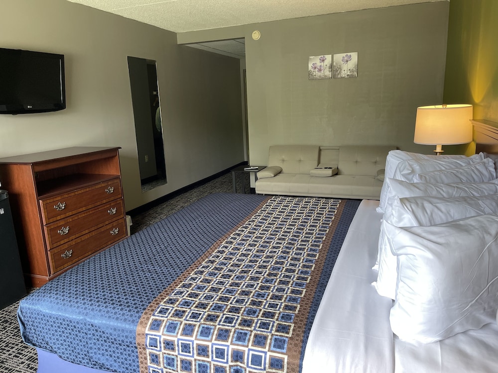 Wingate by Wyndham Lake George 11/63