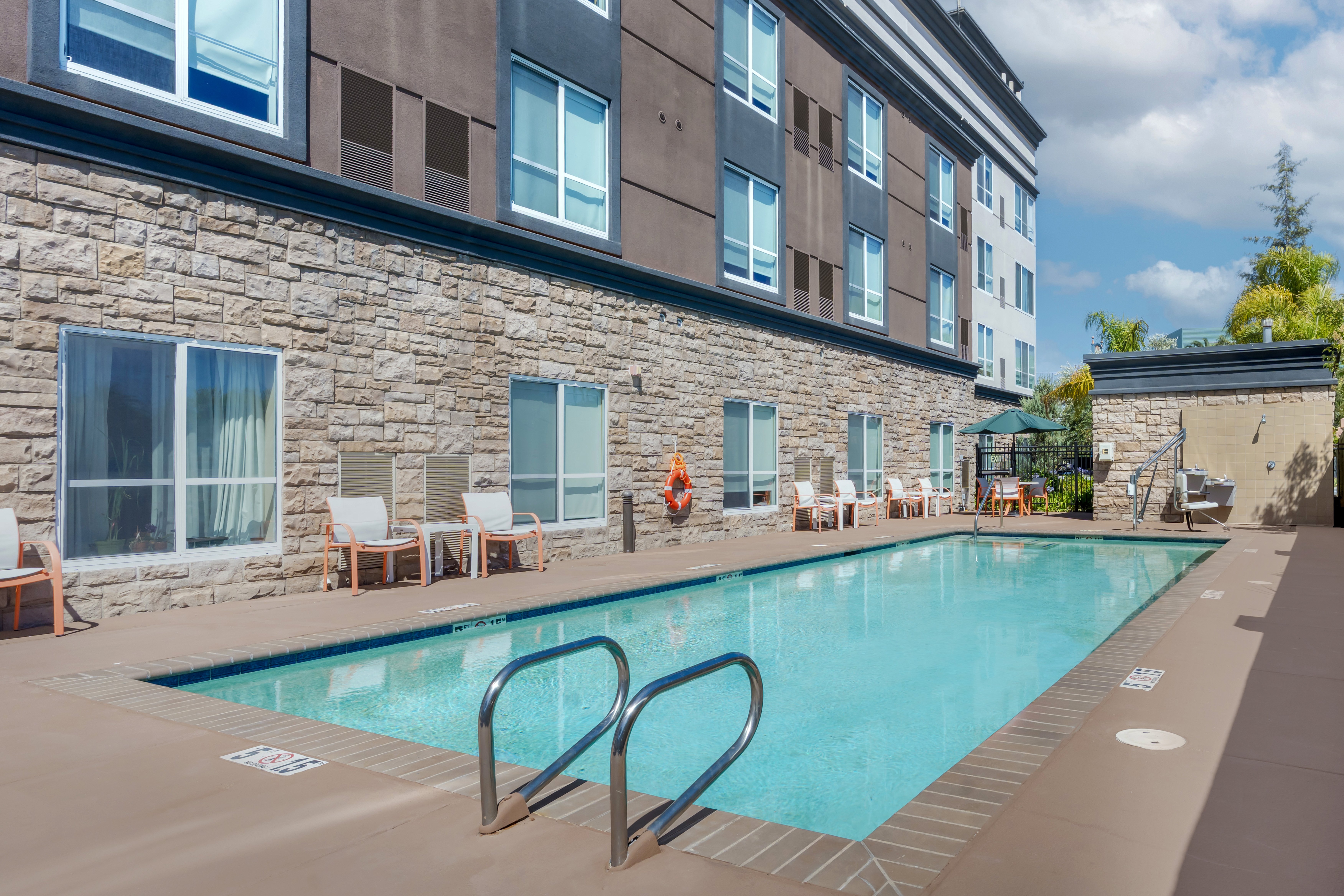 Holiday Inn Hotel Suites Oakland Airport 6/77