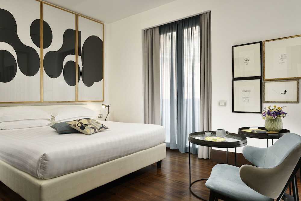 SUPERIOR, QUEEN BED
