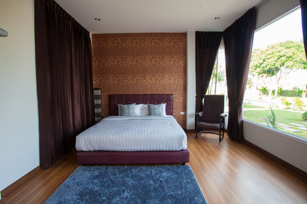 Bluemoon Riverside Resort 12/50