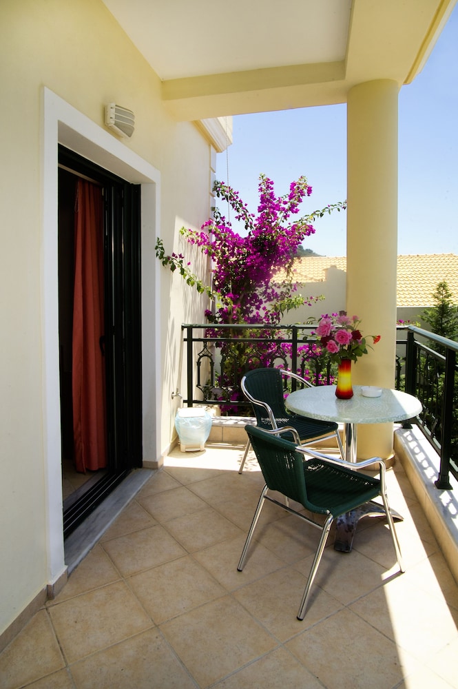 Loukas Hotel &amp; Apartments 26/50
