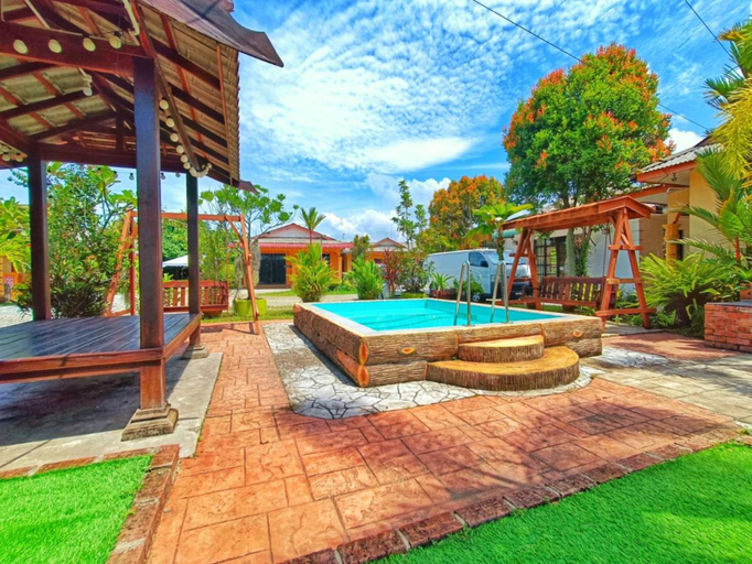 Chalet Yunie Marang by RVH 10/10