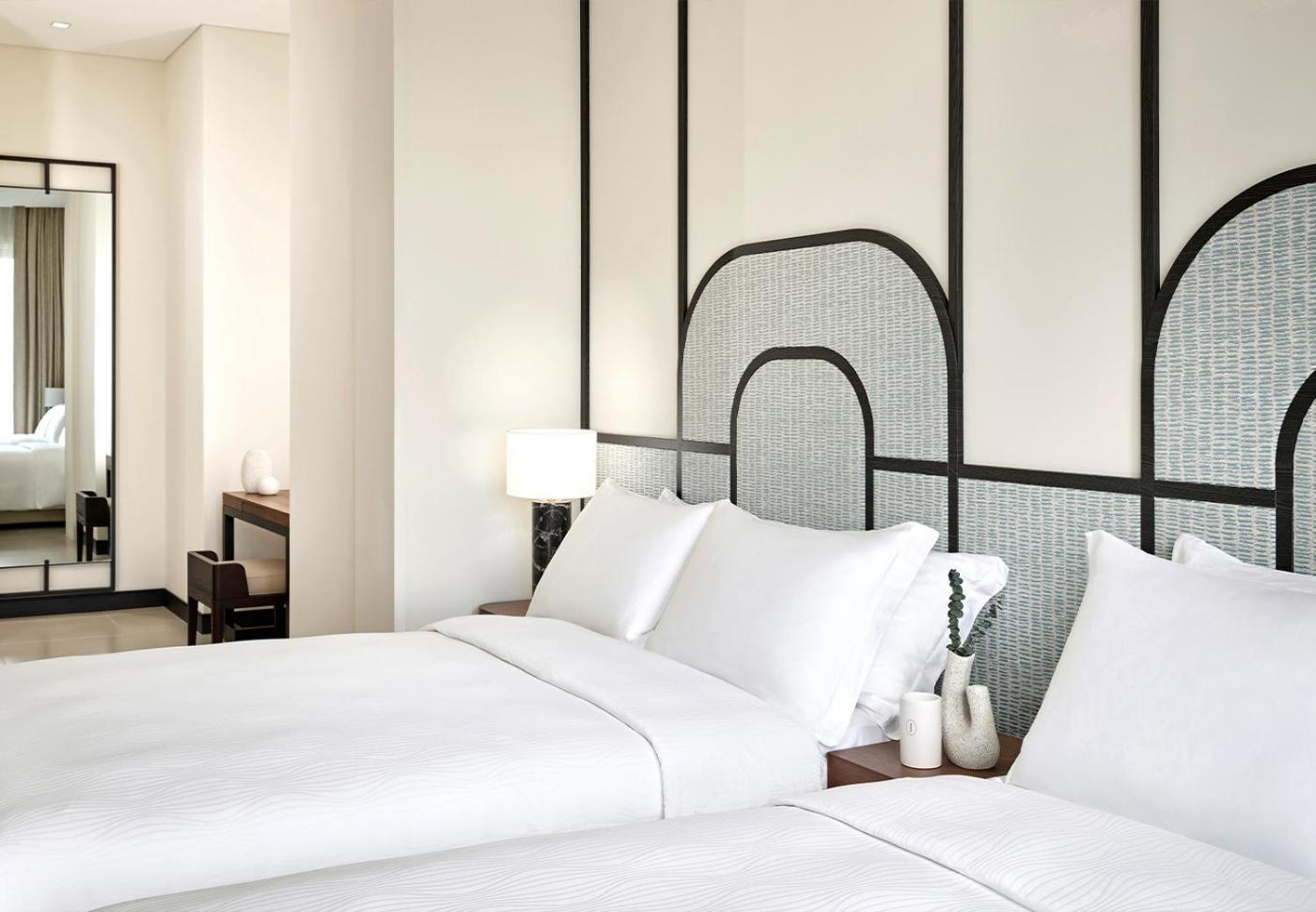 Hill, Suite, Twin Beds, Garden View