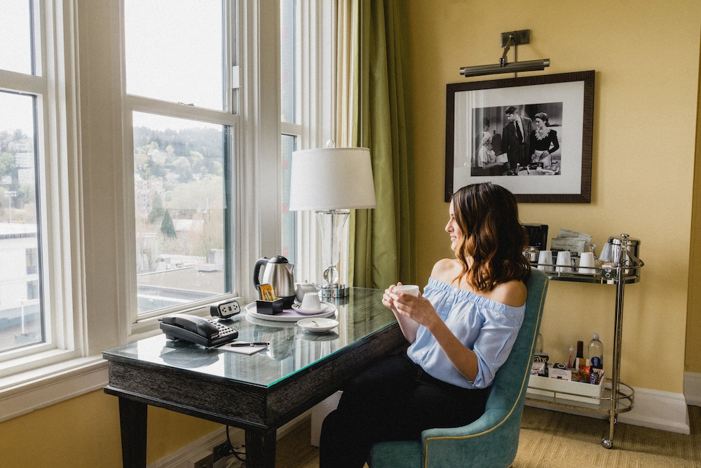 Hotel Deluxe Portland 40/41