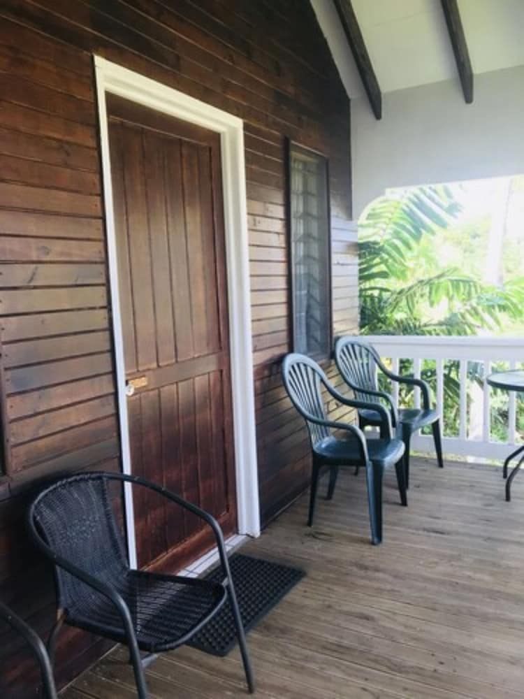 Tanna Evergreen Resort & Tours 25/50