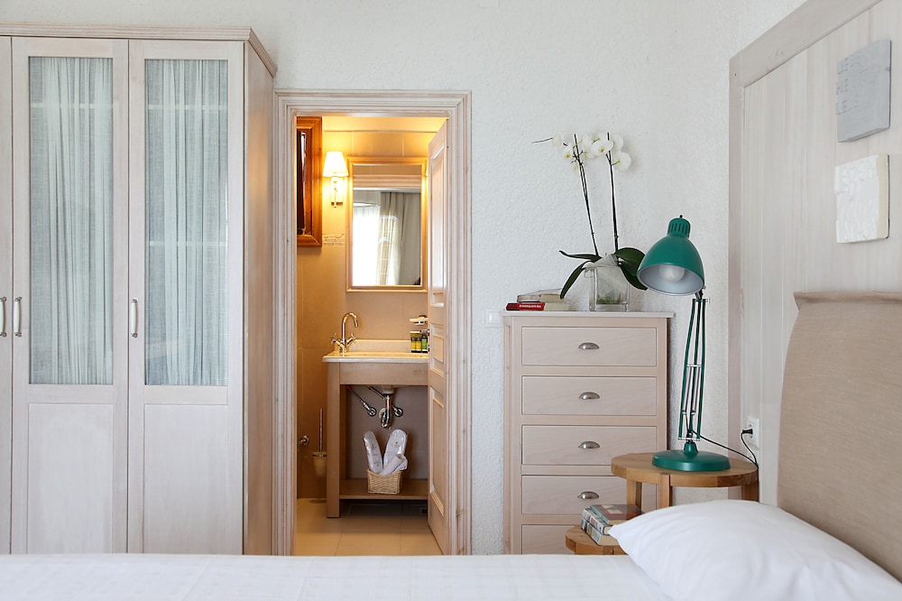 Skopelos Village Hotel Apartments 18/75
