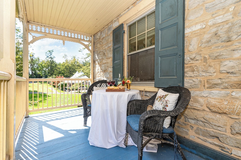 Fallen Tree Farm Bed & Breakfast 13/50