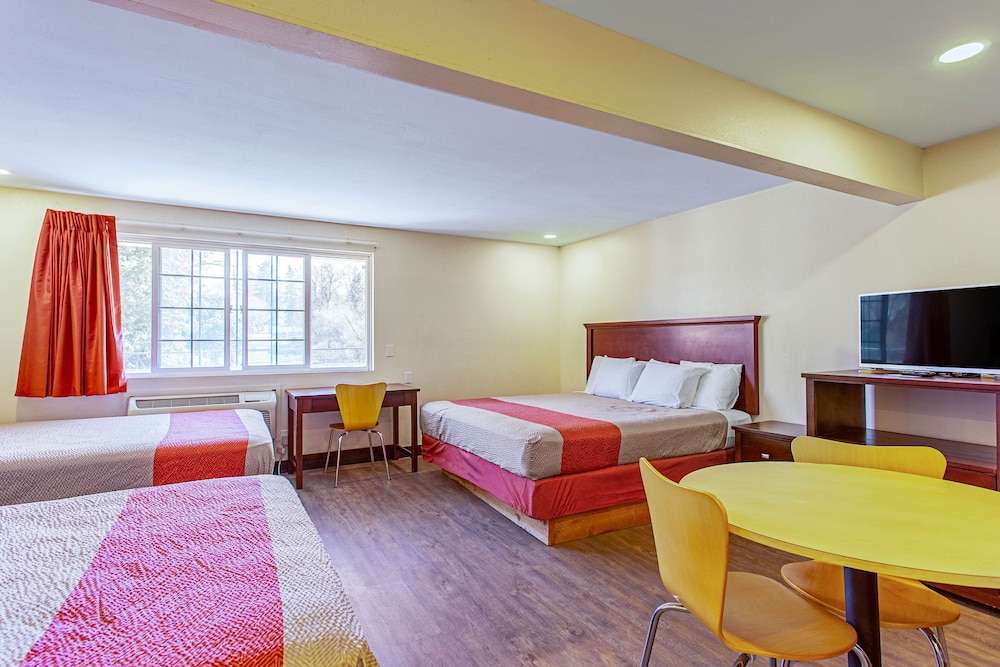 Motel6 Pendleton, OR - West 33/44
