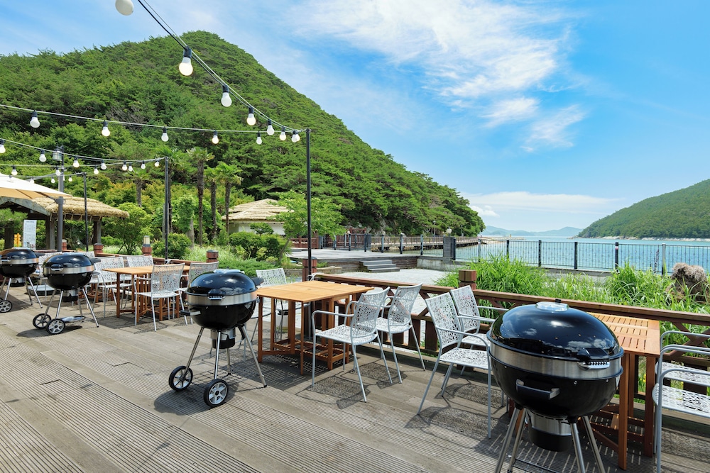 Hansan Marina Hotel Resort 48/63