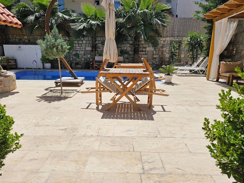 Kugu Urla Otel 44/50
