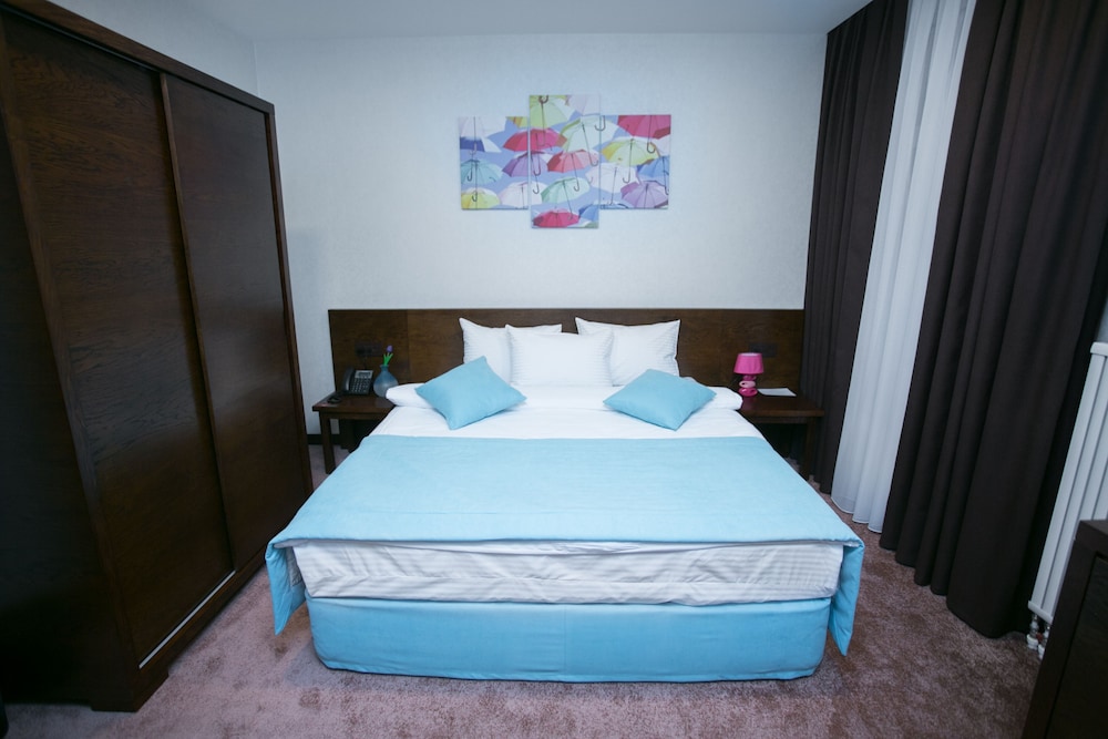 STANDARD, KING BED