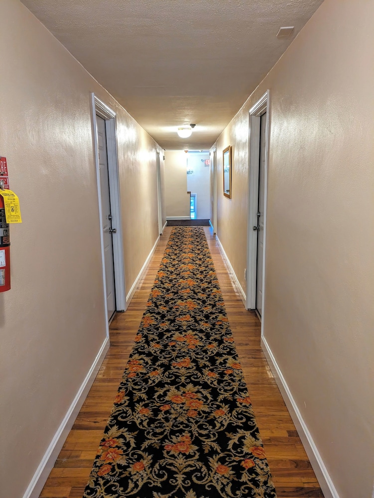 Clarem Happy Days Inn 24/25