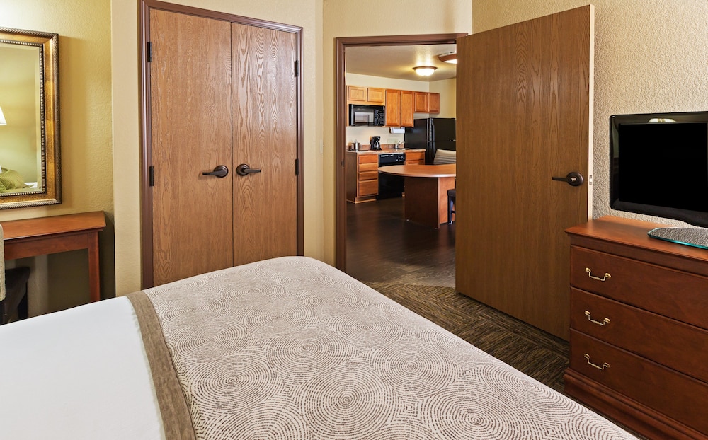 Candlewood Suites St. Robert 20/44