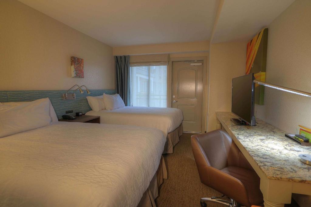 JUNIOR SUITE, 2 QUEEN BEDS, SOFA, BALCONY