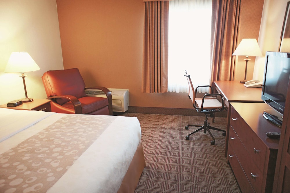 La Quinta Inn & Suites by Wyndham Stamford / New York City 25/59