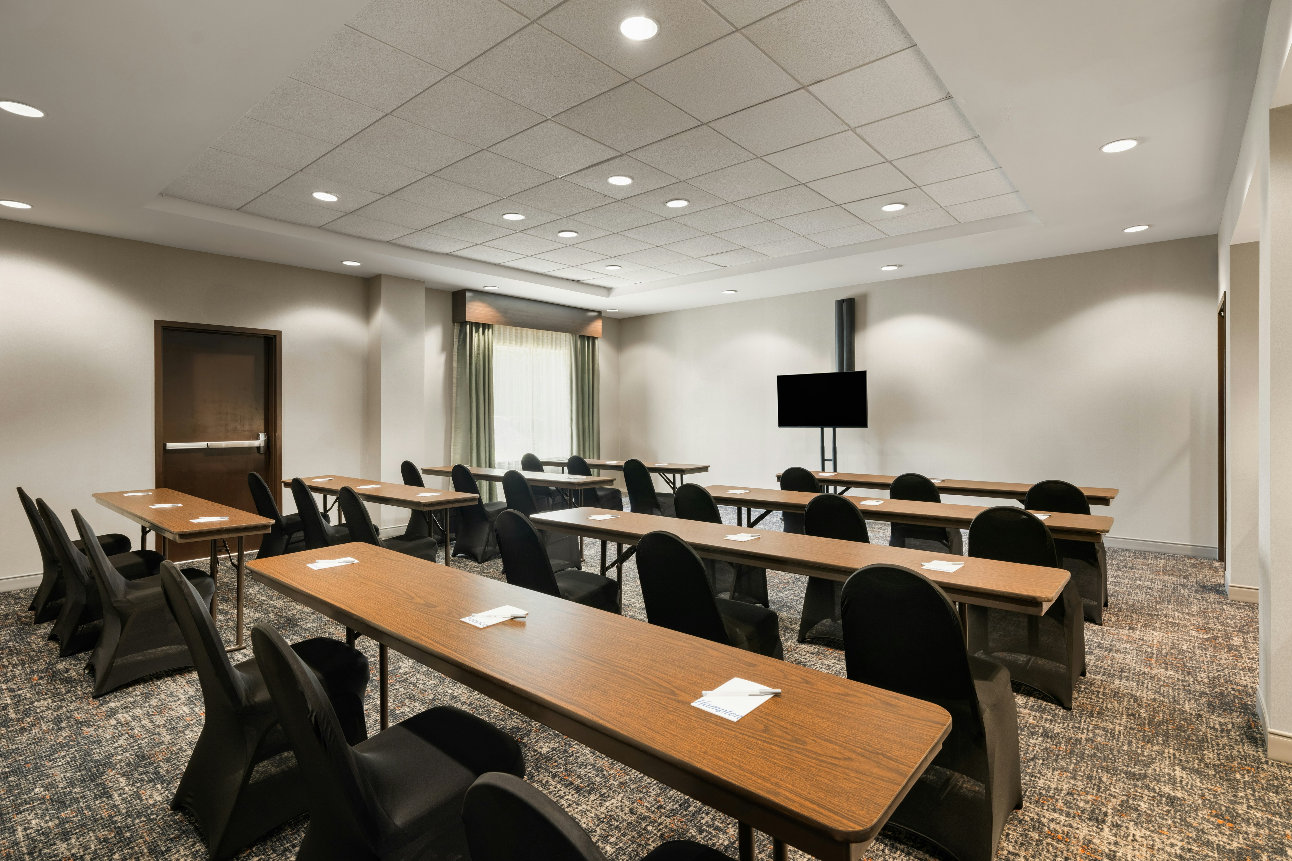 Hampton Inn Suites Deland 64/77