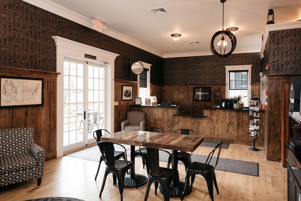 The Railroad Inn 52/61