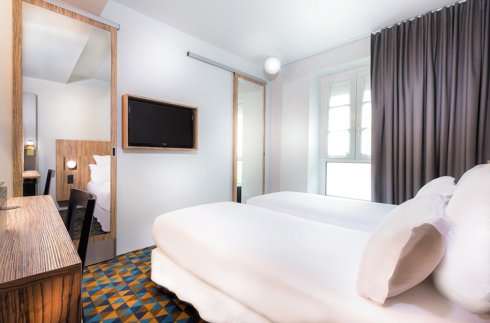COMFORT, TWIN BEDS