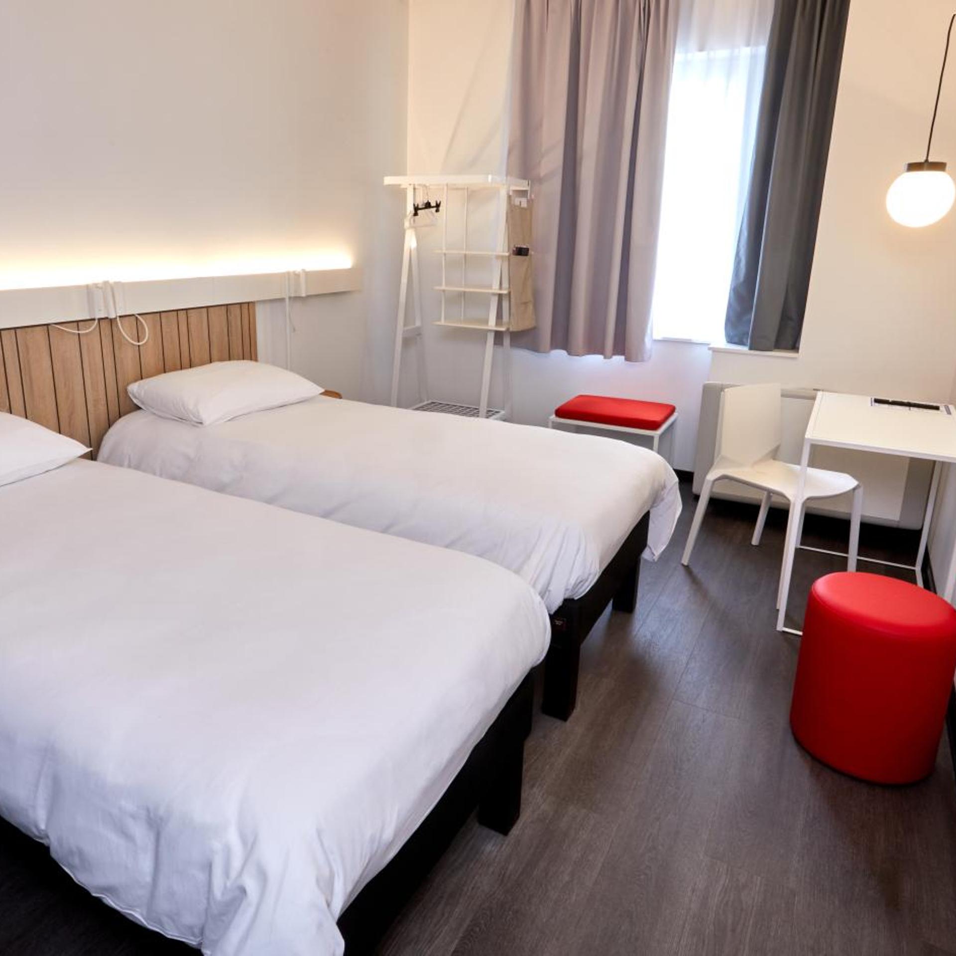 Standard, Twin Beds, Courtyard Side View