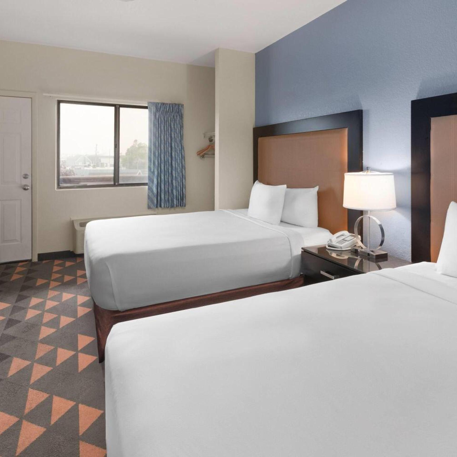 1 Bedroom, Queen Bed, Bridge View, Balcony