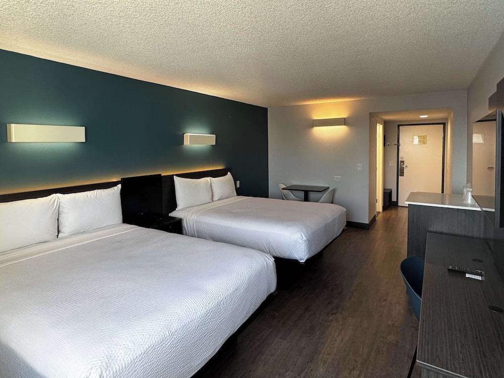 Studio6 Suites Carson, CA 12/37