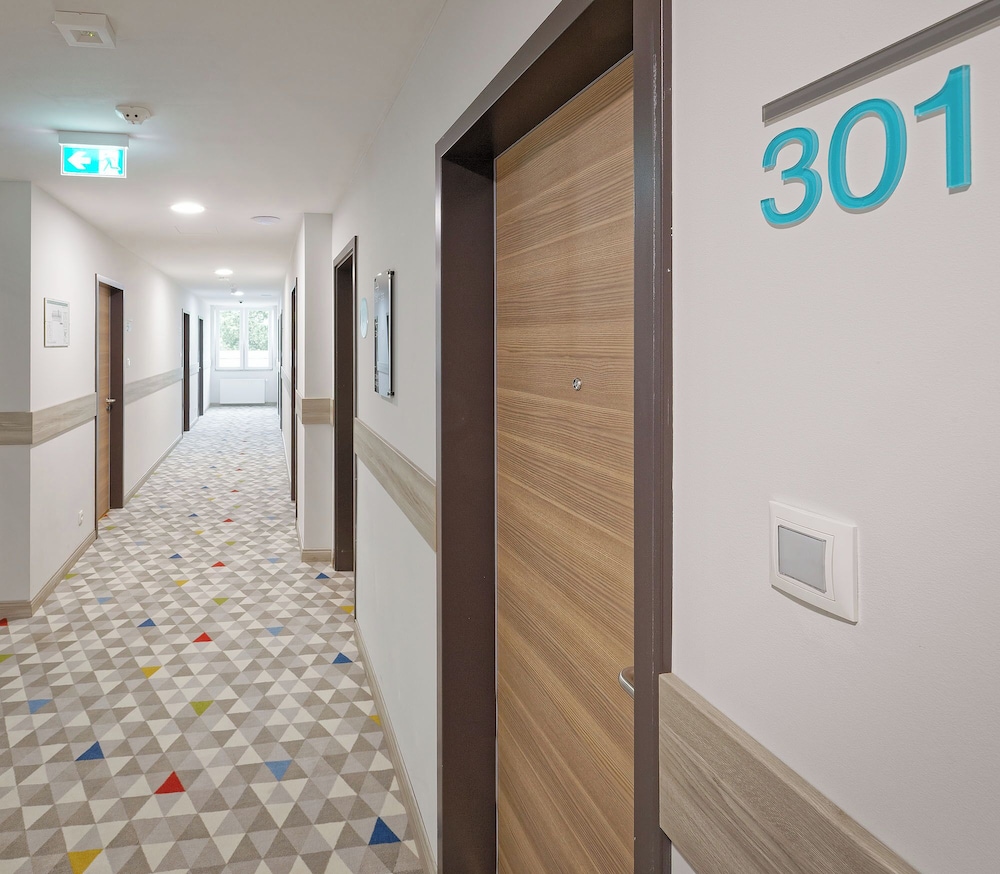 Friends Hotel Dusseldorf-Airport Ratingen 13/16