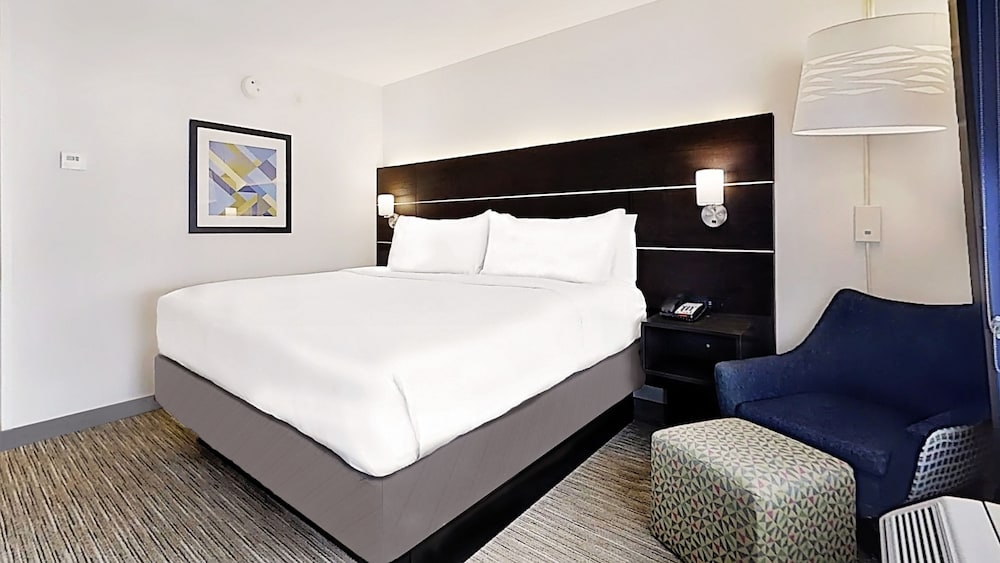 Holiday Inn Express New Orleans East 14/42