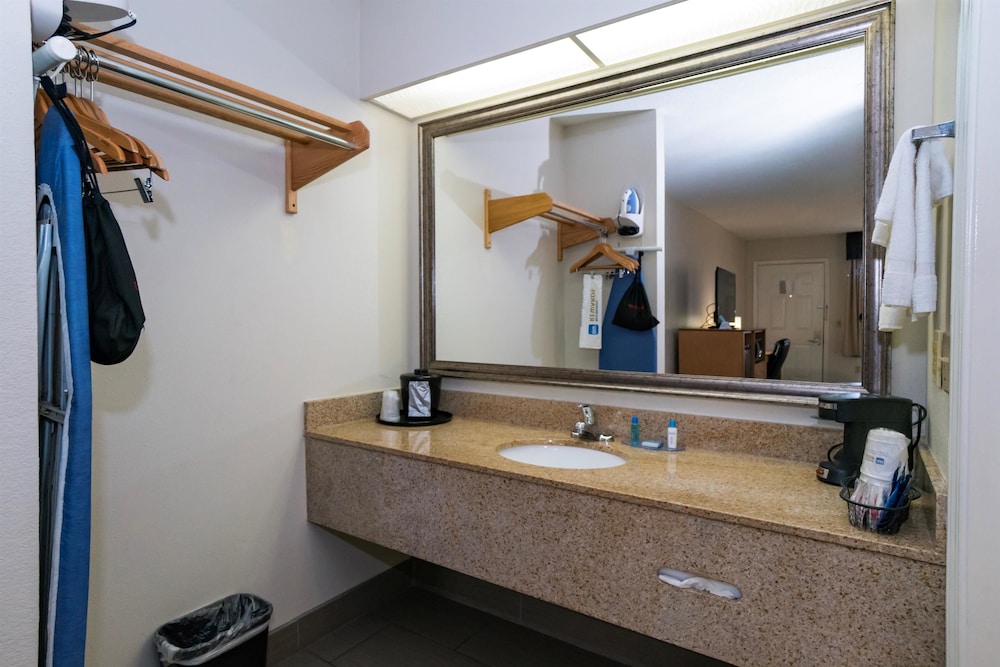 Best Western Airport Inn 17/40