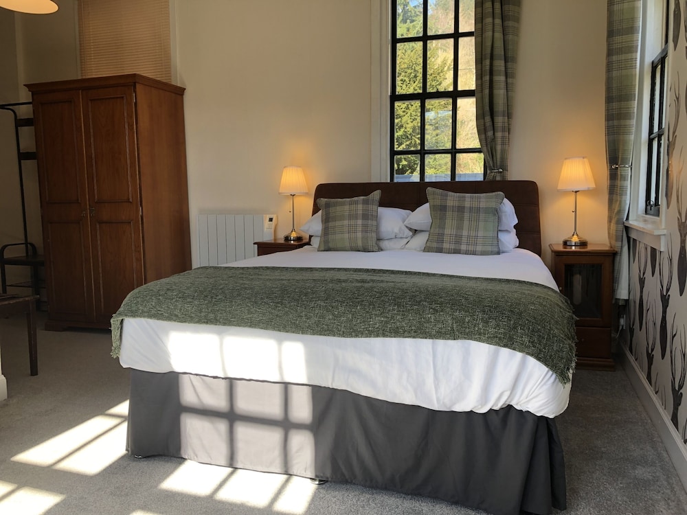 Green, Deluxe, King Bed, Mountain View