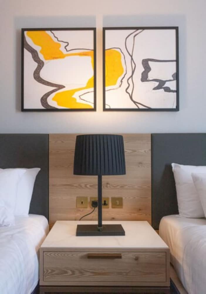 Crowne Plaza Marlow 55/74
