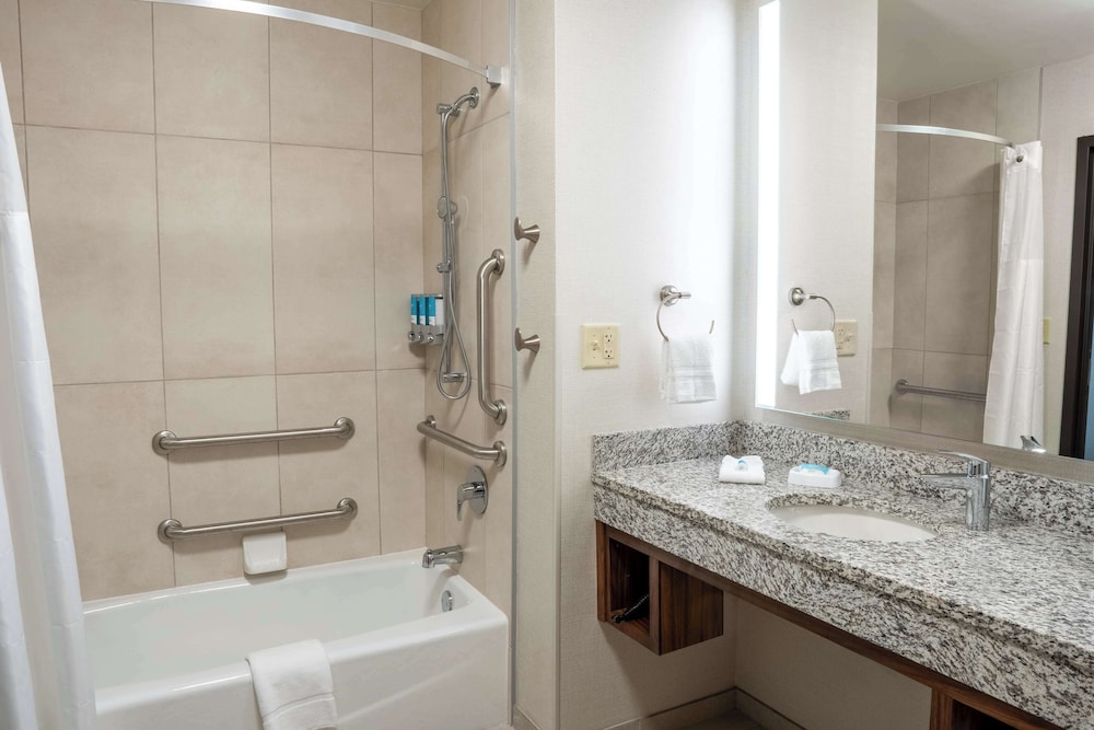 Drury Plaza Hotel Dallas Arlington 48/50