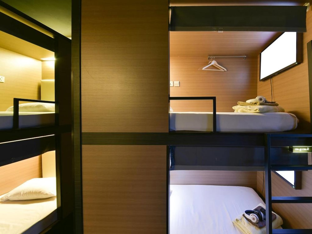 Chic Capsule Otel 25/27