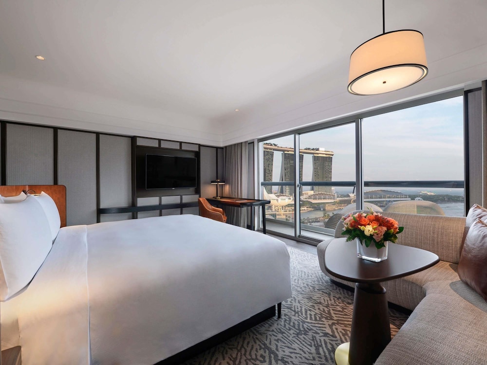 Marina Bay, Fairmont Gold, King Bed, Bay View, Lounge Access