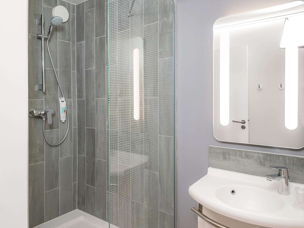 ibis Caen Porte d Angleterre 11/64