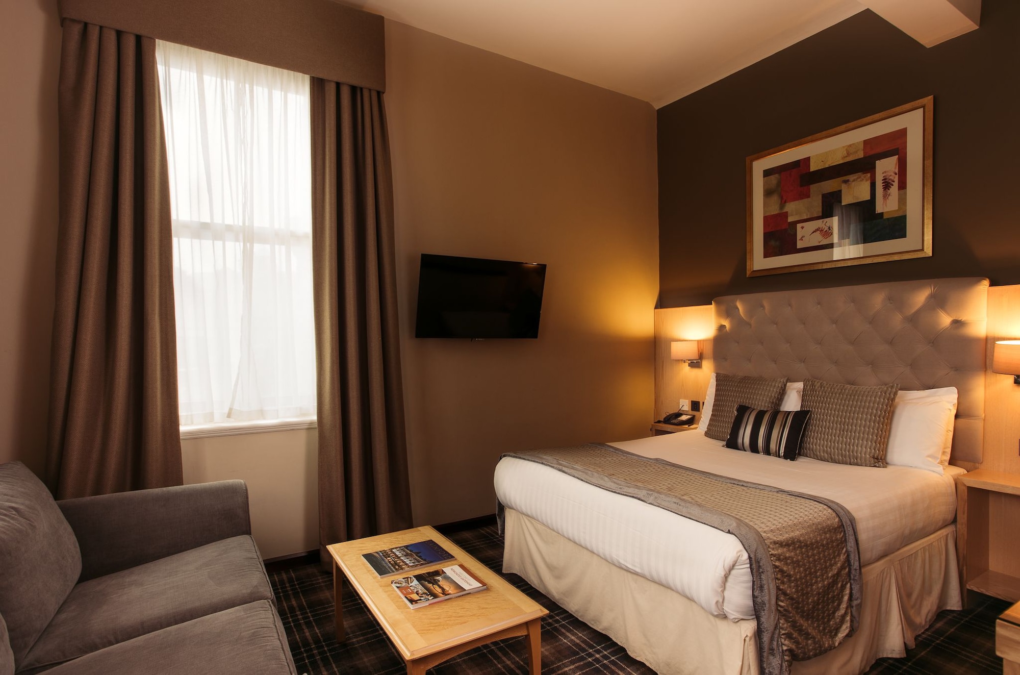 CASTLE, JUNIOR SUITE