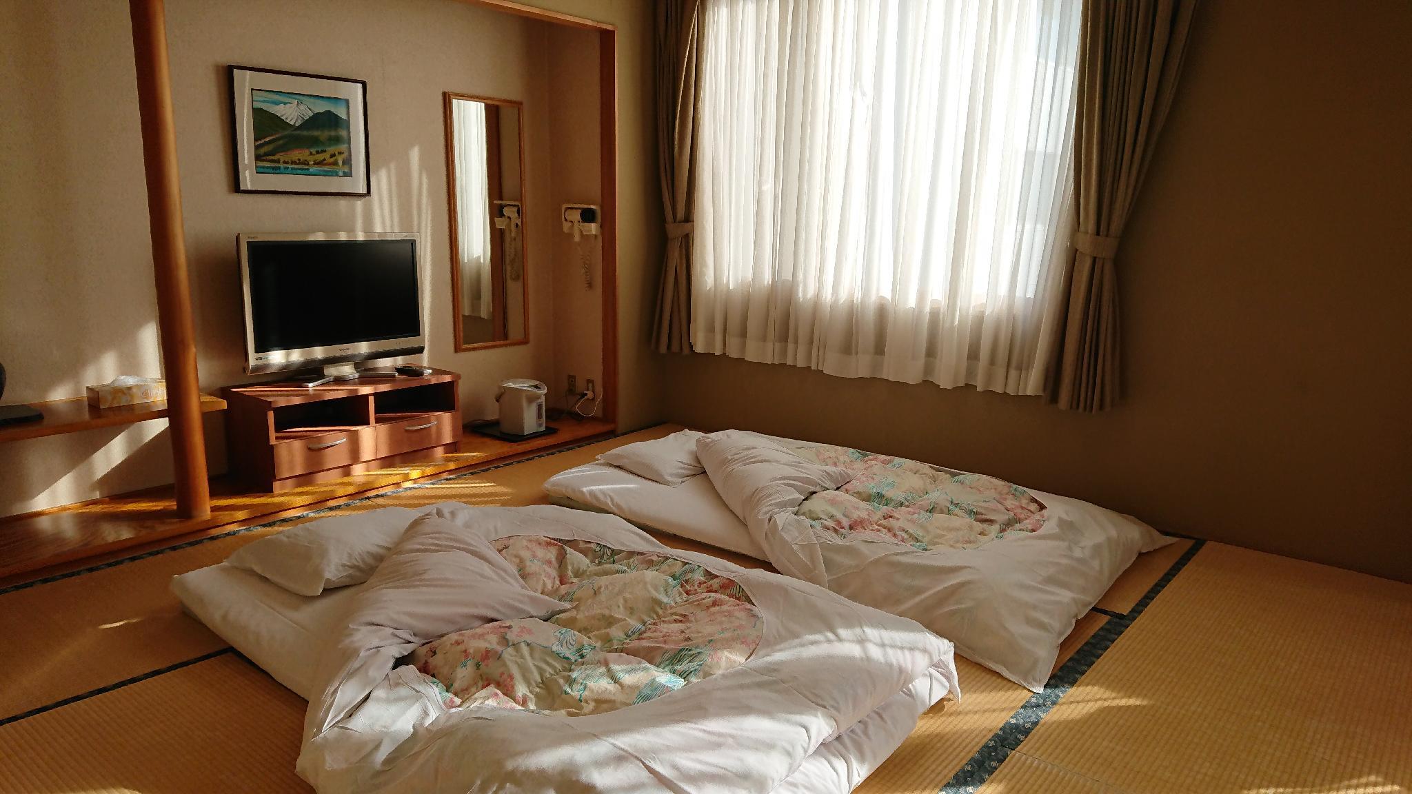 Japanese, 4 Futon Beds, No Bathroom, Tatami