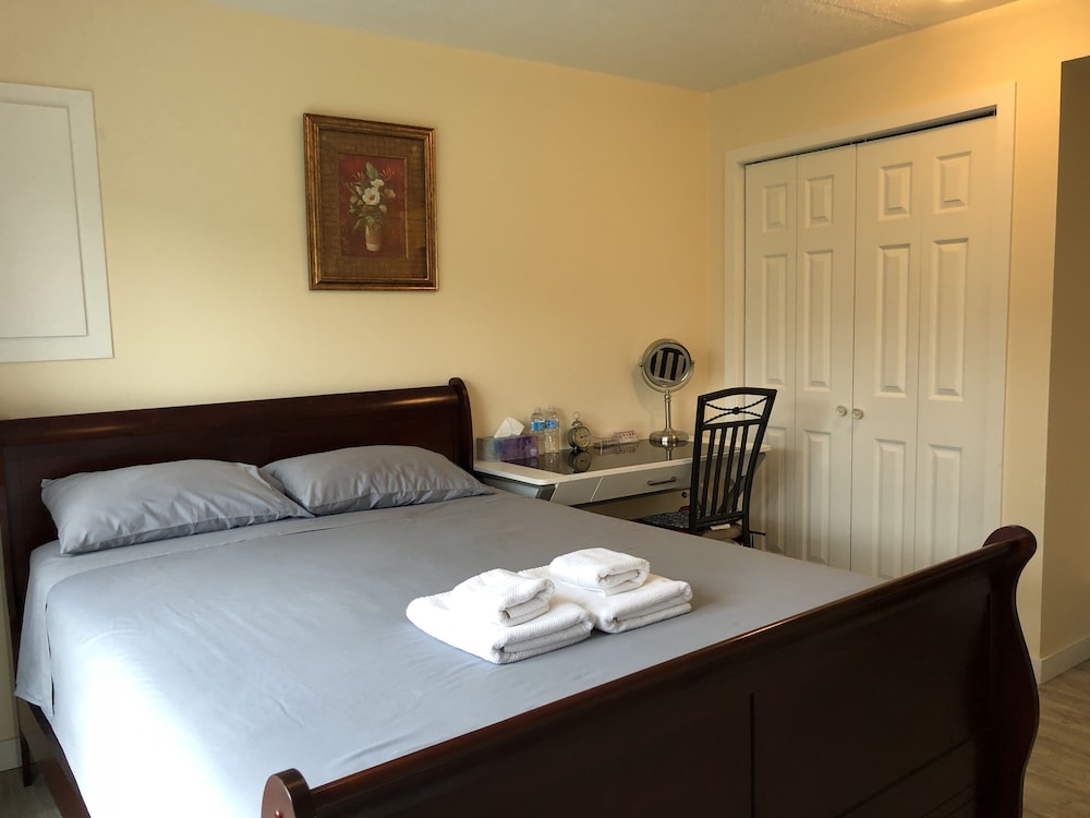 YVR Vickies Bed and Breakfast 14/57