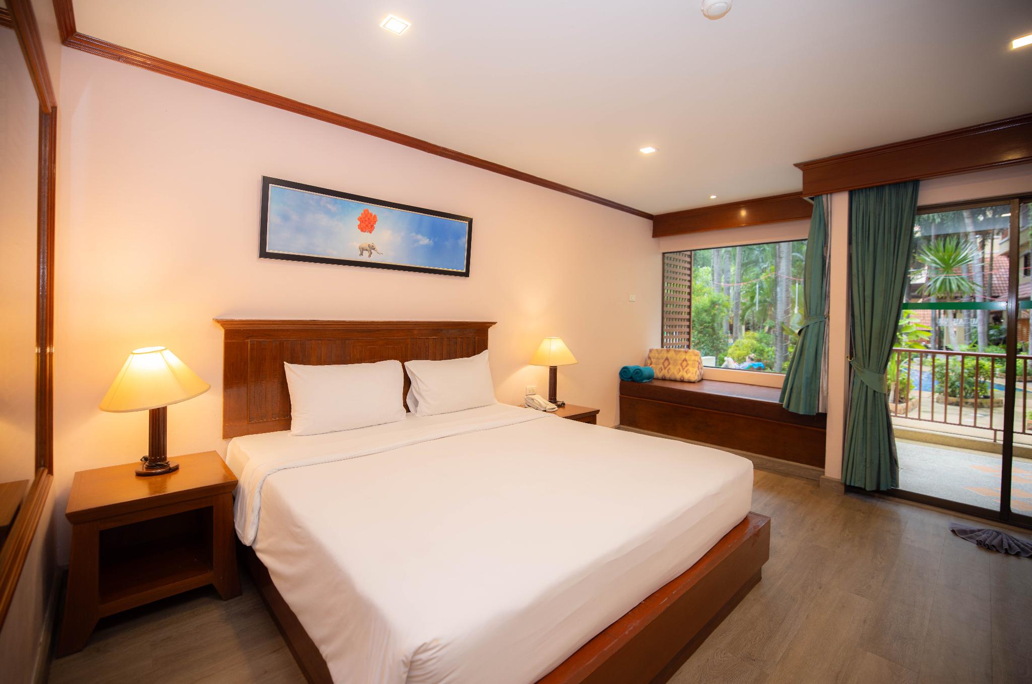 Room, King Bed, Pool Access