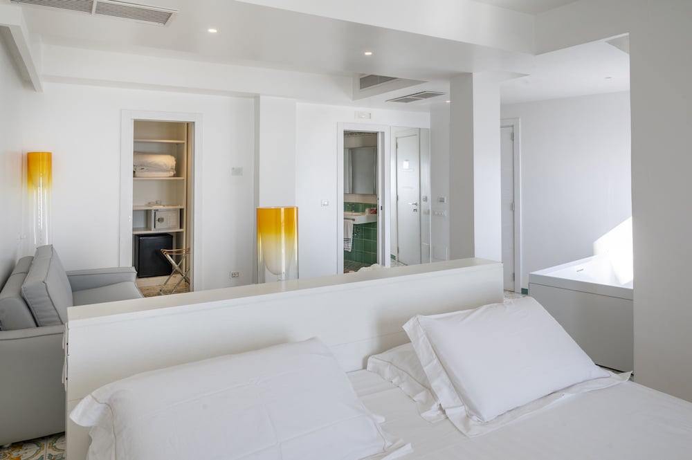 Lloyd's Baia Hotel 21/64
